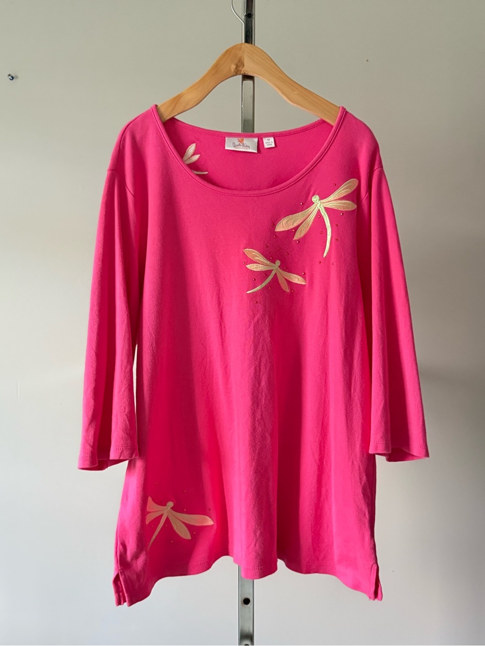 Quacker Factory Hot Pink Dragonfly Rhinestone Top 1X